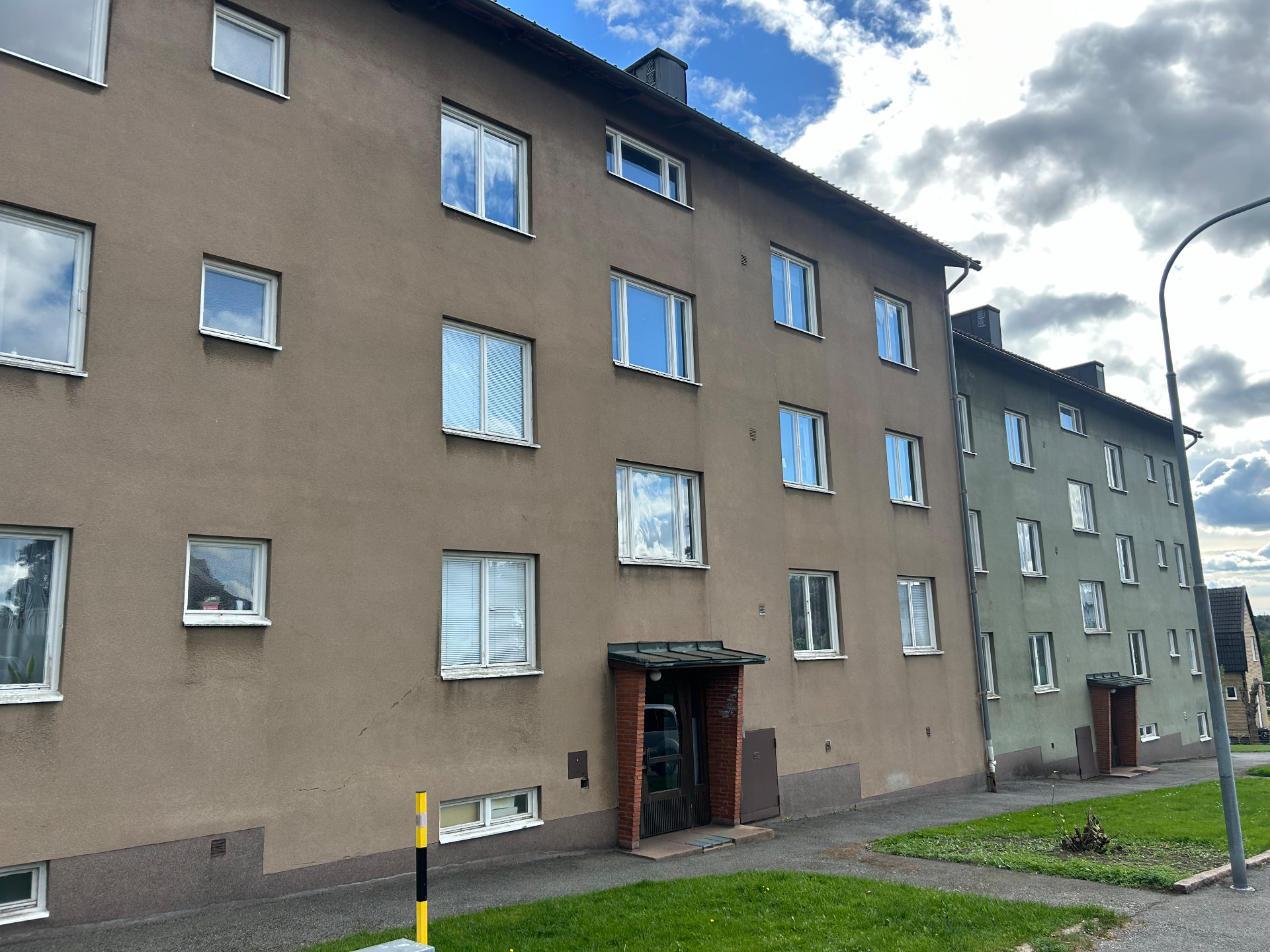 Entré och gård vid Björkbackagatan